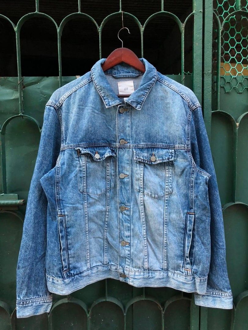 H&M Blue Denim Jacket 23/26.5 (Category: Coats, Jackets and Outerwear) located in Manila. Submitted by kuyanyo (Listing ID 1462350174, Image 1). Description: - Classic blue denim jacket from H&M - Button-up front closure - Two chest pockets - Versatile for layering or wearing solo - Ideal for casual outfits.