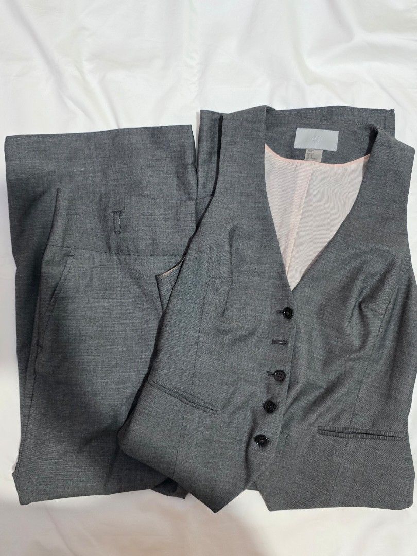 H&M Coord (Category: Sets or Coordinates) located in Bacolod City. Submitted by victoria2026 (Listing ID 1462407772, Image 2). Description: worn once no stain sa camera and ilaw lng po yung mukang stain.