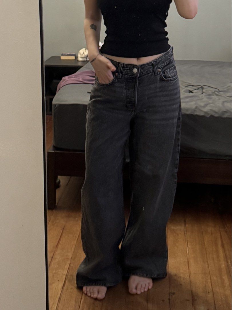 H&M dark colored jeans (Category: Jeans) located in Pasig City. Submitted by katsud0oon (Listing ID 1462297254, Image 1). Description: I altered to fit 5’3 height. New inseam is 27” Please see photos for dimensions and ww.
