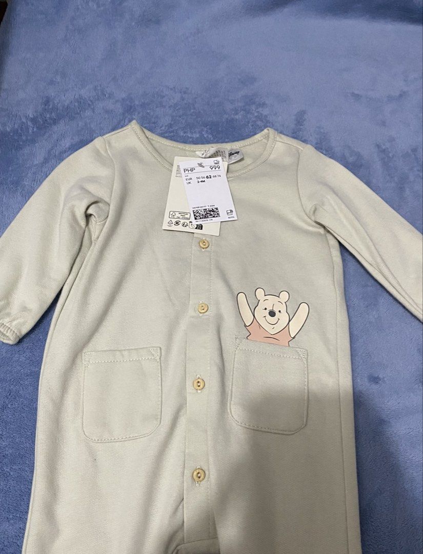 H&M Disney 2-4m (Category: Babies & Kids Fashion) located in Quezon City. Submitted by rr_fr (Listing ID 1462376151, Image 1). Description: 450 nalang 999 original price Authentic H&M Once lang nagamit for milestone bc summer nung 2-4m baby.