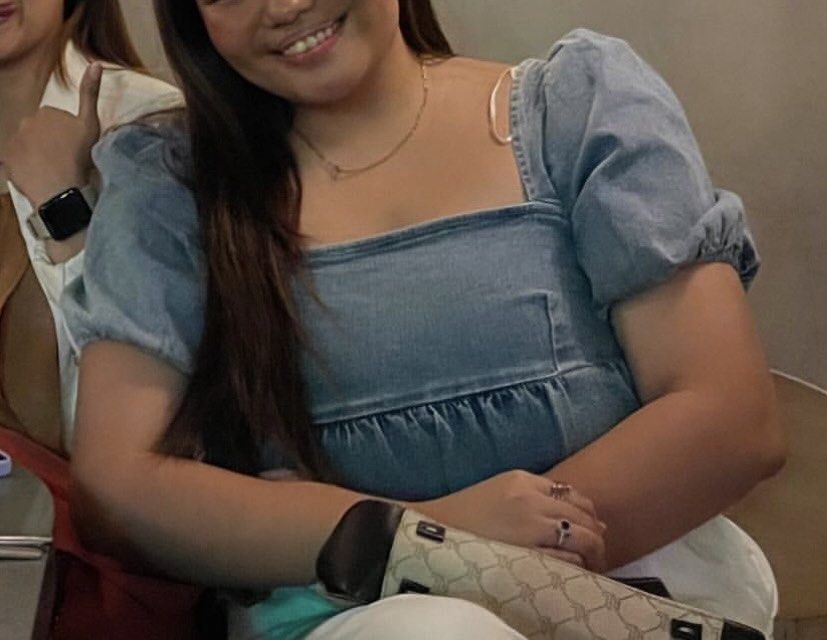 H&M Divided Denim Puff Sleeve Square Neck Top (Category: Blouses) located in Mandaluyong City. Submitted by gbtnhc (Listing ID 1462396017, Image 3). Description: - Denim top with puff sleeves and squared neckline - Peplum hem with frayed edges for a distressed look - Versatile for casual outings or dressing up - LARGE ON TAG.