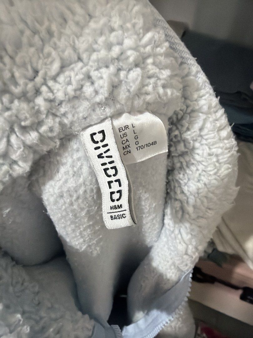 H&M Divided Light Blue Zip Pullover Size L (Category: Coats, Jackets and Outerwear) located in Lucena. Submitted by mademoisellemd (Listing ID 1462327719, Image 2). Description: - Super cozy light blue quarter zip jacket - Brand: H&M Divided - Size: L - Features a quarter zip neckline - Front pouch pocket - Soft and warm material, great for layering or wearing alone.