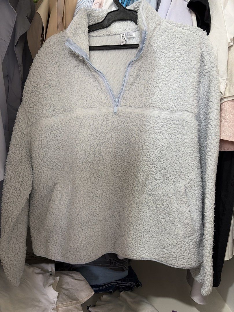 H&M Divided Light Blue Zip Pullover Size L (Category: Coats, Jackets and Outerwear) located in Lucena. Submitted by mademoisellemd (Listing ID 1462327719, Image 1). Description: - Super cozy light blue quarter zip jacket - Brand: H&M Divided - Size: L - Features a quarter zip neckline - Front pouch pocket - Soft and warm material, great for layering or wearing alone.