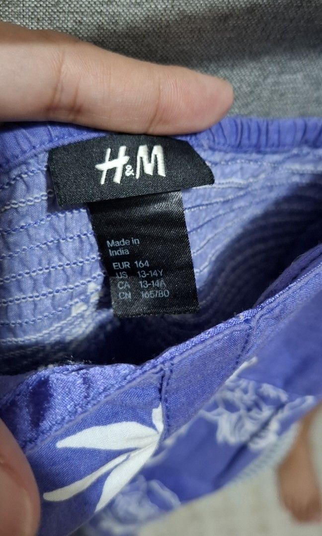 H&M dress (Category: Dresses) located in Quezon City. Submitted by thetetajabakes (Listing ID 1462376341, Image 3). Description: - preloved - fit sa mommy na petite - outgrown clothes - RFS : Decluttering.