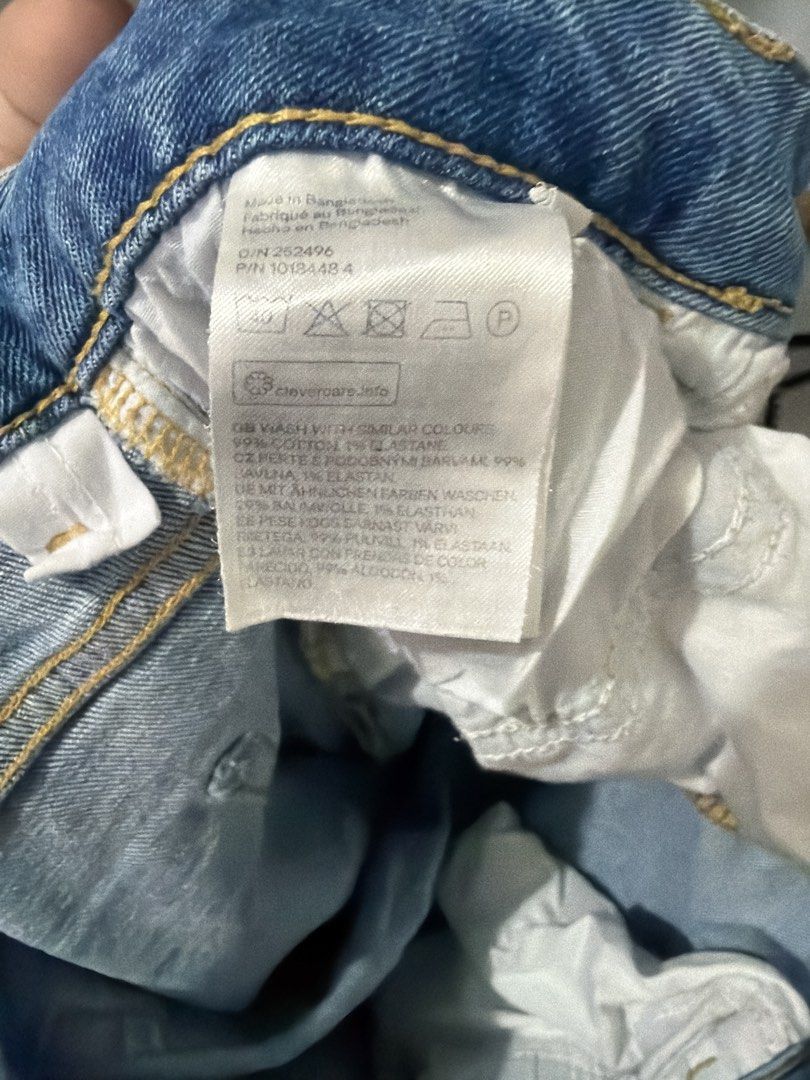 H&M Flared Jeans (Category: Jeans) located in Lucena. Submitted by mademoisellemd (Listing ID 1462325670, Image 3). Description: Used once.