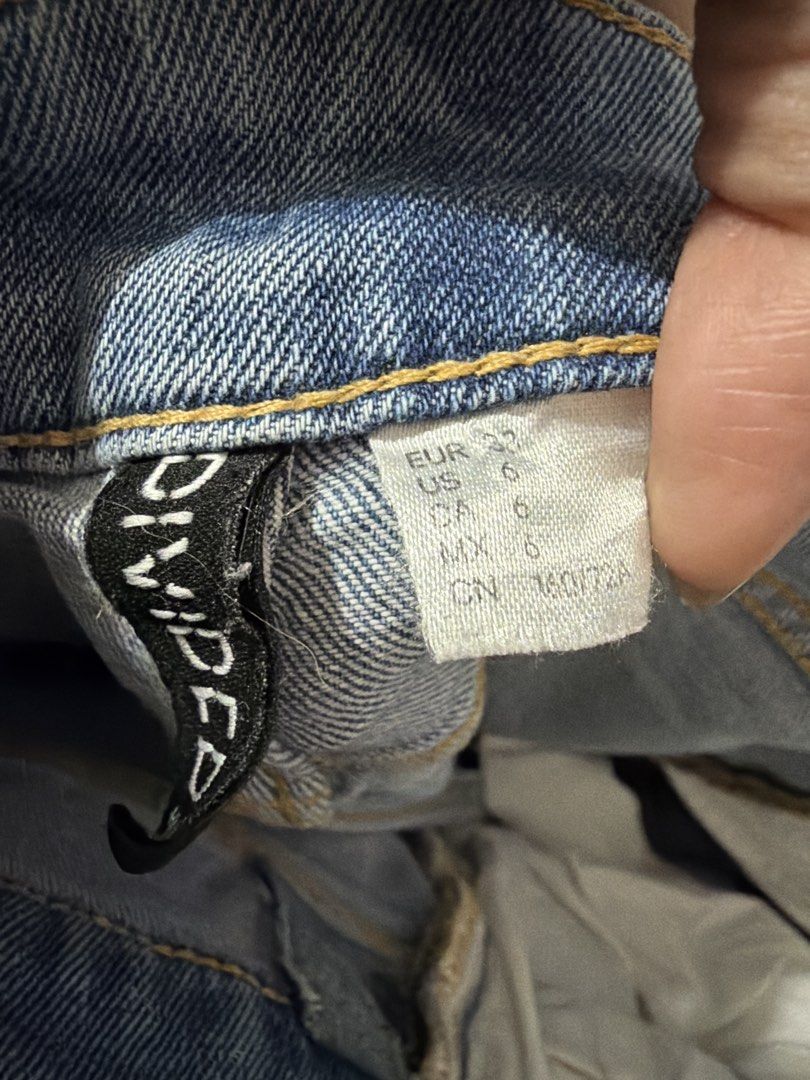 H&M Flared Jeans (Category: Jeans) located in Lucena. Submitted by mademoisellemd (Listing ID 1462325670, Image 2). Description: Used once.
