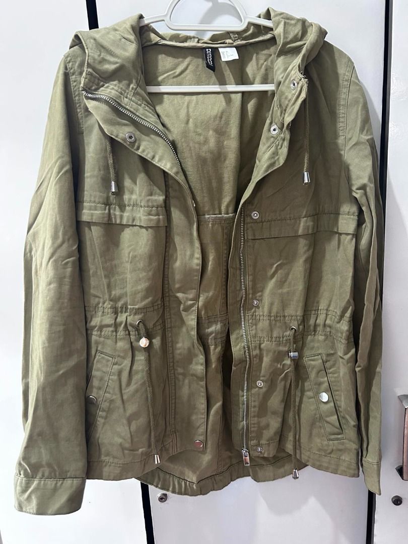 H&M Jacket Hoodie (Category: Coats, Jackets and Outerwear) located in Pasig City. Submitted by ladyleslieisletavelarde4902 (Listing ID 1462324122, Image 1). Description: Brand: H&M Size: S to M Excellent preloved condition MOP: Gcash / Bank Transfer Purchase direct from store Delivery: SF shouldered by buyer .