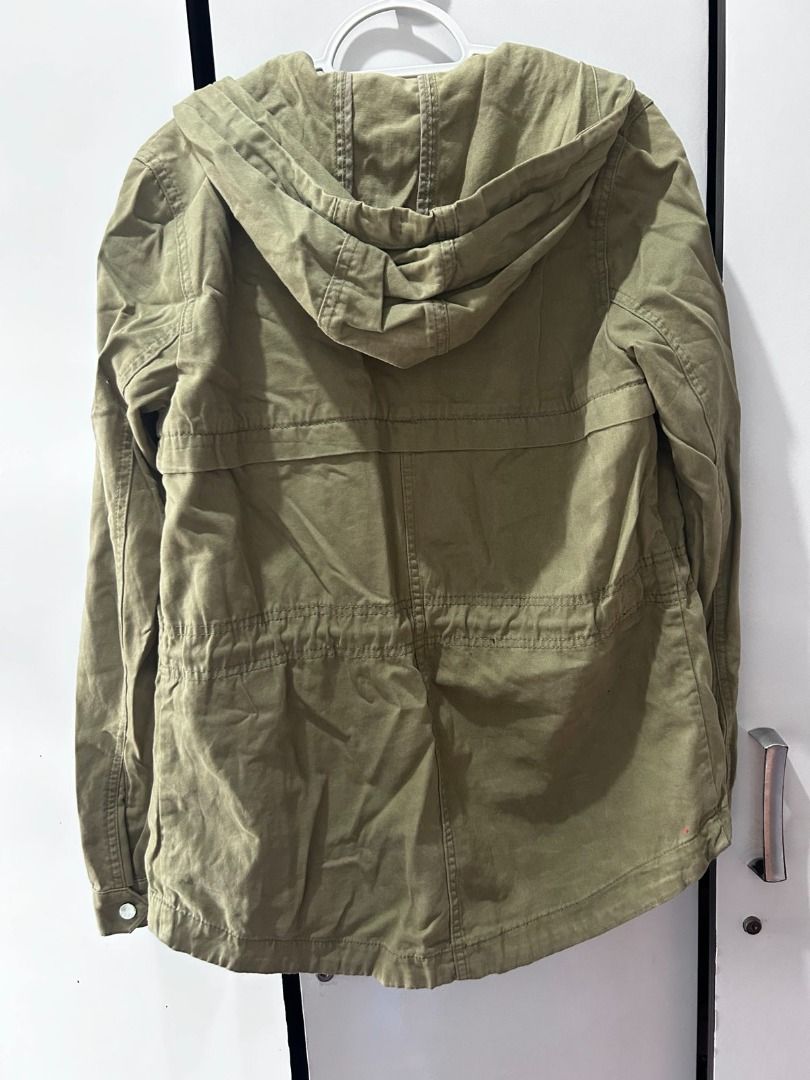 H&M Jacket Hoodie (Category: Coats, Jackets and Outerwear) located in Pasig City. Submitted by ladyleslieisletavelarde4902 (Listing ID 1462324122, Image 2). Description: Brand: H&M Size: S to M Excellent preloved condition MOP: Gcash / Bank Transfer Purchase direct from store Delivery: SF shouldered by buyer .