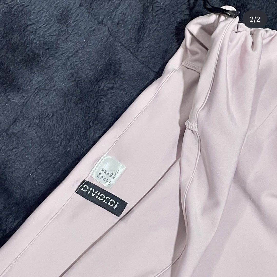 H&M light pink bardot long sleeve top (Category: Longsleeves) located in Manila. Submitted by chichoneyy (Listing ID 1462309671, Image 2). Description: color: light pink - worn once for xmas party #h&m #longsleeve #top #womens.