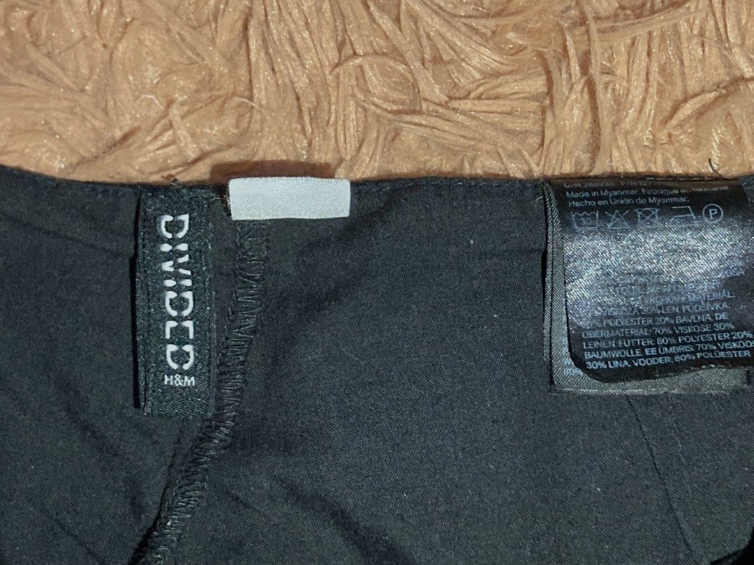 H&M Mini Skirt (Category: Skirts) located in Bacoor. Submitted by bubbashu123 (Listing ID 1462421430, Image 2). Description: H&M Mini- Skirt A- line or Straight Silhouette Inner short.