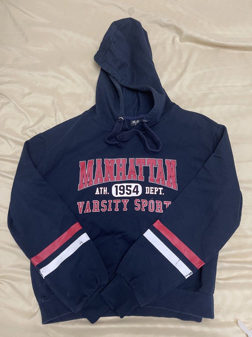 H&M NAVY BLUE HOODIE (MEDIUM) (Category: Coats, Jackets and Outerwear) located in Concepcion. Submitted by wowsinigangmix (Listing ID 1462414000, Image 1). Description: H&M HOODIE COLOR NAVY BLUE MEDIUM SIZE CROPPED STYLE LIGHTLY USED SLIGHT FLAW ON PRINT.