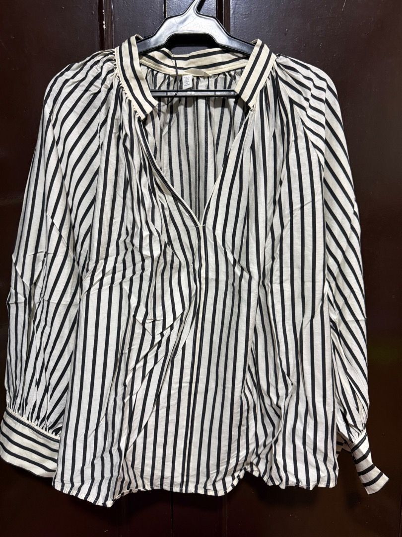 H&M -original XL (Category: Blouses) located in Pasig City. Submitted by holybeany.earth (Listing ID 1462416845, Image 1). Description: .