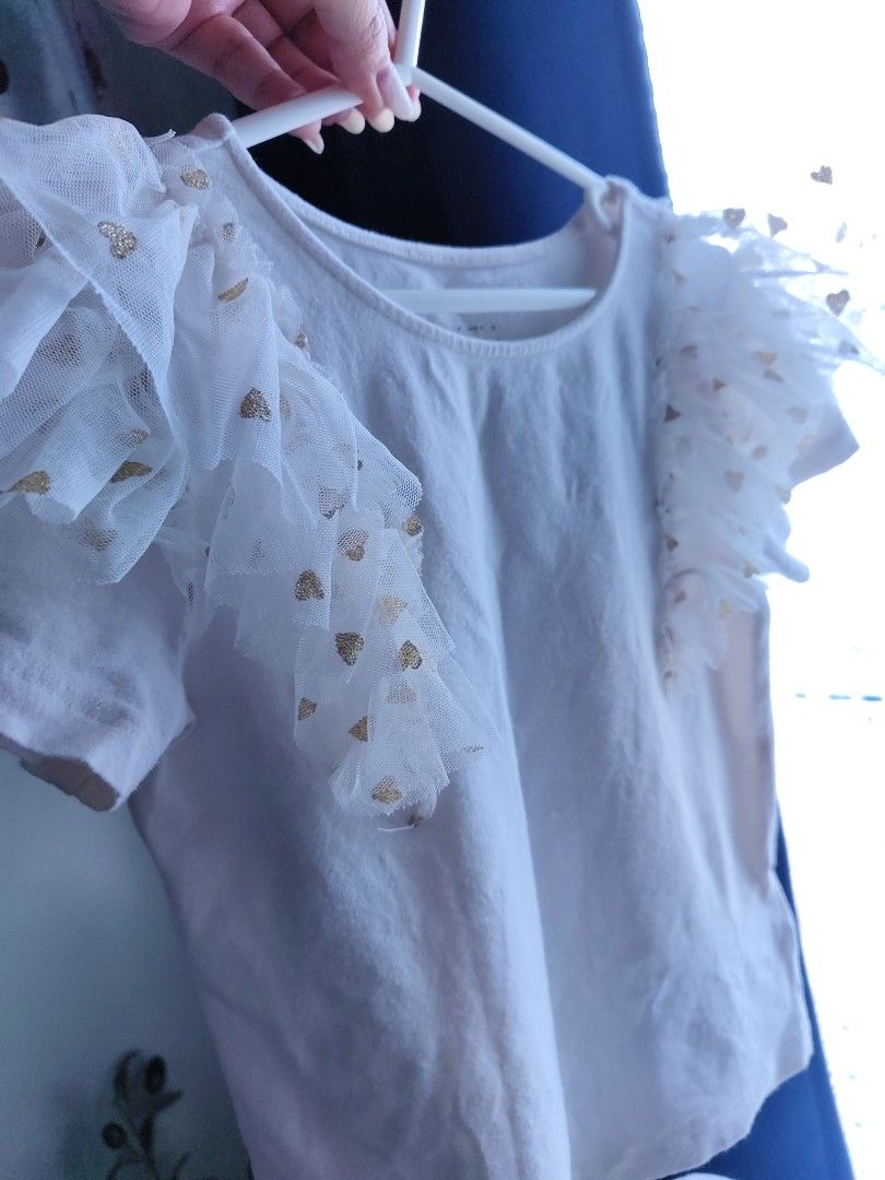 H&m top for kids (Category: Babies & Kids Fashion) located in Las Pinas. Submitted by glowupmamalife (Listing ID 1462318119, Image 2). Description: Pre-loved no issue for 4-5 yrs old kasya las Piñas loc.