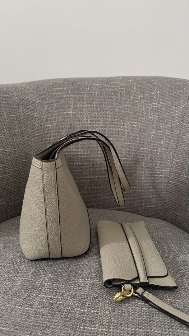 HOLB Soleil Medium Bag (Category: Tote Bags) located in Quezon City. Submitted by geeyaay (Listing ID 1462278348, Image 3). Description: - Light grey pebble leather tote bag - Includes matching zip pouch - Comes with a patterned silk scarf with HOLB tote bag.