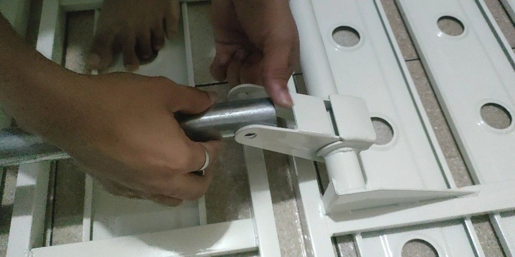 Homecare Bed 2cranks (Category: Bed Frames & Mattresses) located in Manila. Submitted by dgmm26 (Listing ID 1462283845, Image 2). Description: 2cranks bed home care bed 2 adjustable functions head and foot part with fixed height complete accessories.