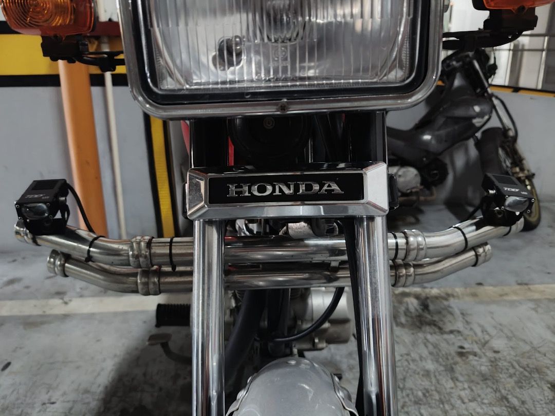 Honda Alpha 125 Motorcycle with Top Box (Category: Motorbikes for Sale) located in Caloocan City. Submitted by jaymarquit97387 (Listing ID 1462379987, Image 3). Description: Honda TMX 125 motorcycle for sale. Comes with a large red top box for storage. Odometer shows 9088 km. Ready for your daily rides or deliveries. Well-maintained and reliable. Contact me for more details..