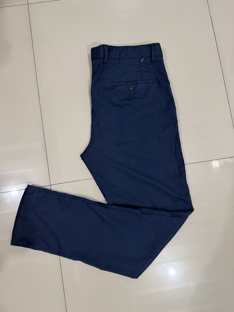 HUGO BOSS - Textured Trouser (Category: Trousers) located in Imus. Submitted by medyogoodguys (Listing ID 1462422504, Image 2). Description: Hugo Boss Textured Trouser ⛳️ Excellent/ Authentic 💯 Size 34 waistline 2,200 pesos only + sf Dm.