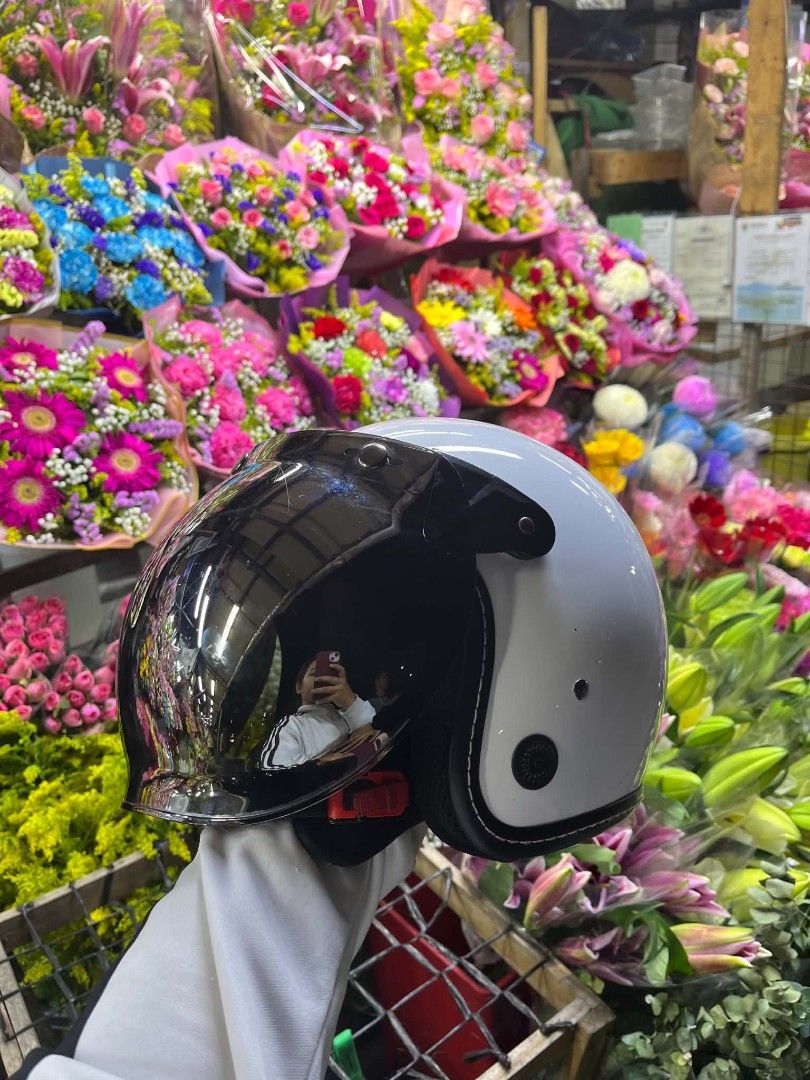 ID Rocket Cr400 (Category: Helmets and other Riding Gears) located in Manila. Submitted by shauiiiii (Listing ID 1462357785, Image 3). Description: - White ID CR400 - Size XL - Bubble visor not included - Removable Pads - Bought 2 months ago - rfs buying full face Buho, Amadeo Cavite!.