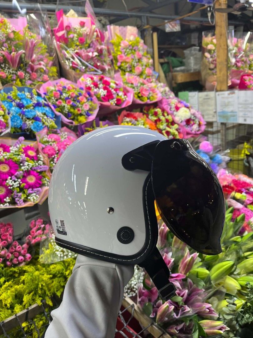 ID Rocket Cr400 (Category: Helmets and other Riding Gears) located in Manila. Submitted by shauiiiii (Listing ID 1462357785, Image 1). Description: - White ID CR400 - Size XL - Bubble visor not included - Removable Pads - Bought 2 months ago - rfs buying full face Buho, Amadeo Cavite!.