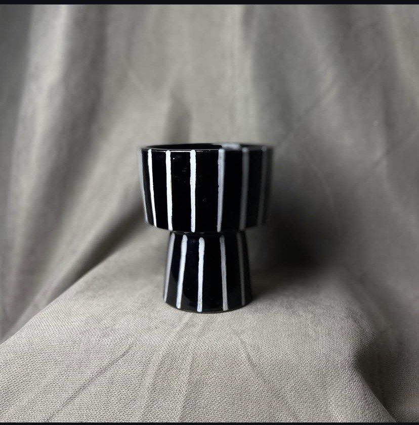 Ikebana stripe vase (Category: Vases & Decorative Bowls) located in Mabalacat. Submitted by mamacda (Listing ID 1462321746, Image 1). Description: .
