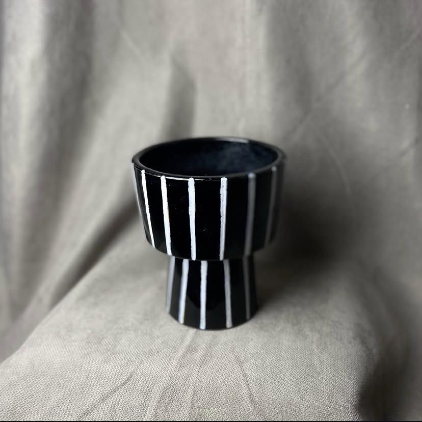 Ikebana stripe vase (Category: Vases & Decorative Bowls) located in Mabalacat. Submitted by mamacda (Listing ID 1462321746, Image 2). Description: .