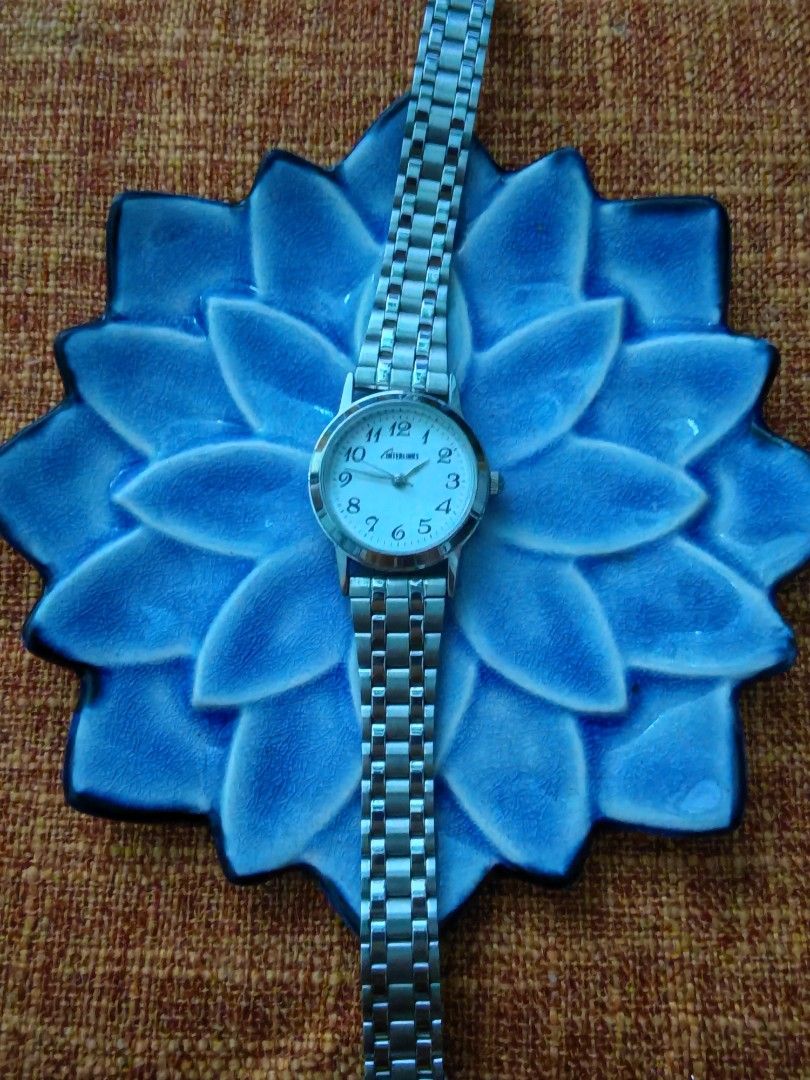 Interlinks Silver-Tone Women's Quartz (Category: Women's Watches) located in Trece Martires City. Submitted by heirloomhoursph (Listing ID 1462428704, Image 3). Description: ✨ Heirloom Hours – Available Piece ✨ Interlinks Silver-Tone Women's Quartz Php 499 + sf Details: ■ Brand/Series: Unbranded ■ Model Number: n/a ■ Movement: Quartz ■ Design Origin: Japan ■ Case Size: 26mm ■ Wrist Size: 20cm (max) ■ Condition: 10/10 ■ Comes with replacement box 