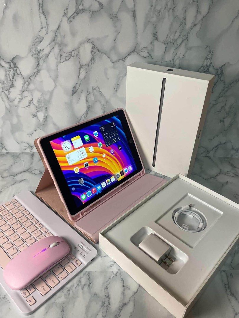 Ipad air 2 deluxe (Category: iPad) located in Caloocan City. Submitted by JennMT (Listing ID 1462327155, Image 1). Description: iPad air2 deluxe sobrang ganda mo talaga!! 50 pcs available! Open for resellers 64gb- 5,500 128gb- 6,500 Inclusive of the ff: Box Charger Manuals Sim ejector Keyboard Mouse.