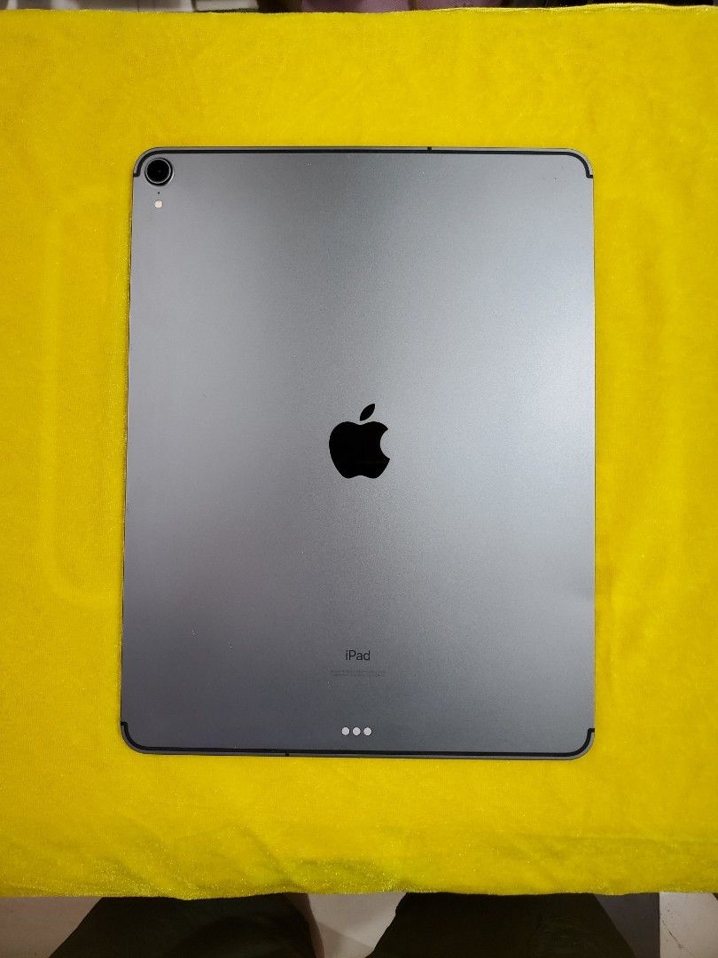 iPad Pro 12.9”2018 (Gen 3) 64GB Cellular , 88% Battery Health , HK Version （分類：平板電腦 - iPad）位於 Hong Kong。 由 kefzvi 提交（商品編號 1462350447，圖片 2）。簡介： Good Condition 99% New , No Damage 100% Work , No Issue 88% Battery Health HK Version No repair history 。