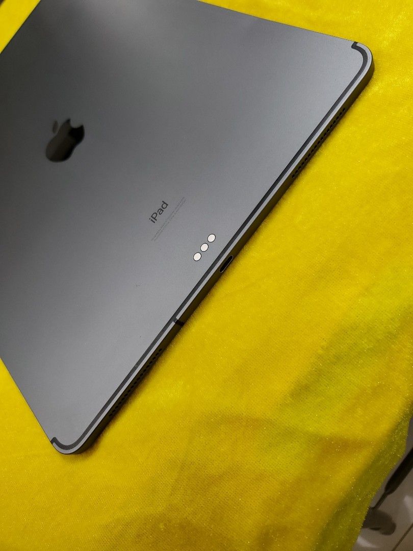 iPad Pro 12.9”2018 (Gen 3) 64GB Cellular , 88% Battery Health , HK Version （分類：平板電腦 - iPad）位於 Hong Kong。 由 kefzvi 提交（商品編號 1462350447，圖片 3）。簡介： Good Condition 99% New , No Damage 100% Work , No Issue 88% Battery Health HK Version No repair history 。