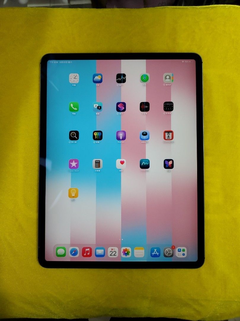 iPad Pro 12.9”2018 (Gen 3) 64GB Cellular , 88% Battery Health , HK Version （分類：平板電腦 - iPad）位於 Hong Kong。 由 kefzvi 提交（商品編號 1462350447，圖片 1）。簡介： Good Condition 99% New , No Damage 100% Work , No Issue 88% Battery Health HK Version No repair history 。