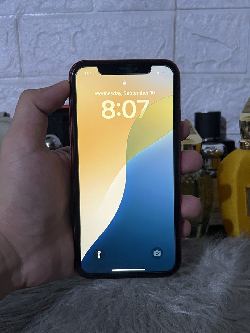 iPhone 11 128gb Factory Unlock (Category: iPhone 11 Series) located in Manila. Submitted by eyanad (Listing ID 1460260056, Image 2). Description: Iphone 11 128gb 100% battery health newly replace face id not working truetone ok anysim pwede camera all goods malinaw sobra replaced lcd and battery yun lng smooth na smooth unli reset unli check manila loc check muna before payment .