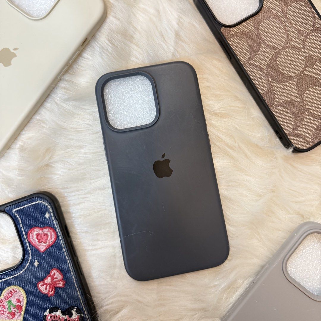 Iphone 13 pro Cases (Category: Cases & Sleeves) located in Las Pinas. Submitted by retro.chae (Listing ID 1462336667, Image 2). Description: DM for the details :) - PHP 99 for designed cases - PHP 120 for silicon cases MOP: G-cash MOD: J&T and Lalamove 📍Las Piñas .