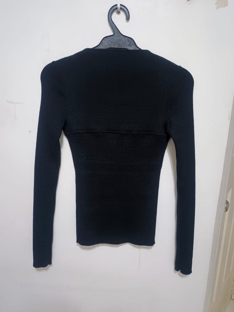 ISABEL MARANT (Category: Longsleeves) located in Dasmarinas. Submitted by jessputrages (Listing ID 1462369143, Image 2). Description: For sale Isabel Marant Excellent condition No issue 700 plus shipping fee Pm for more details.