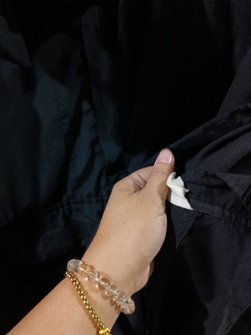 IZZUE WINDBREAKER (Category: Coats, Jackets and Outerwear) located in Tanauan. Submitted by tyrone4 (Listing ID 1462321683, Image 3). Description: winbreaker 10/10 all zippers and snap buttons are working size 21"*29".