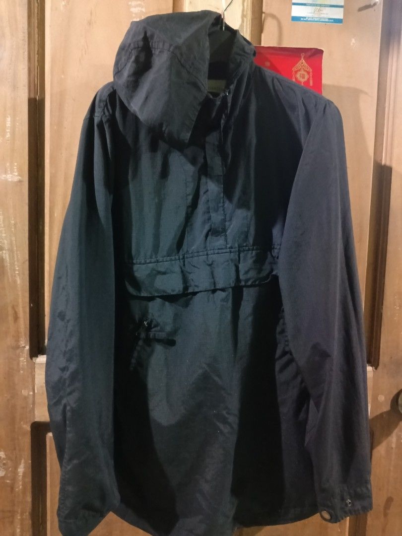 IZZUE WINDBREAKER (Category: Coats, Jackets and Outerwear) located in Tanauan. Submitted by tyrone4 (Listing ID 1462321683, Image 1). Description: winbreaker 10/10 all zippers and snap buttons are working size 21"*29".