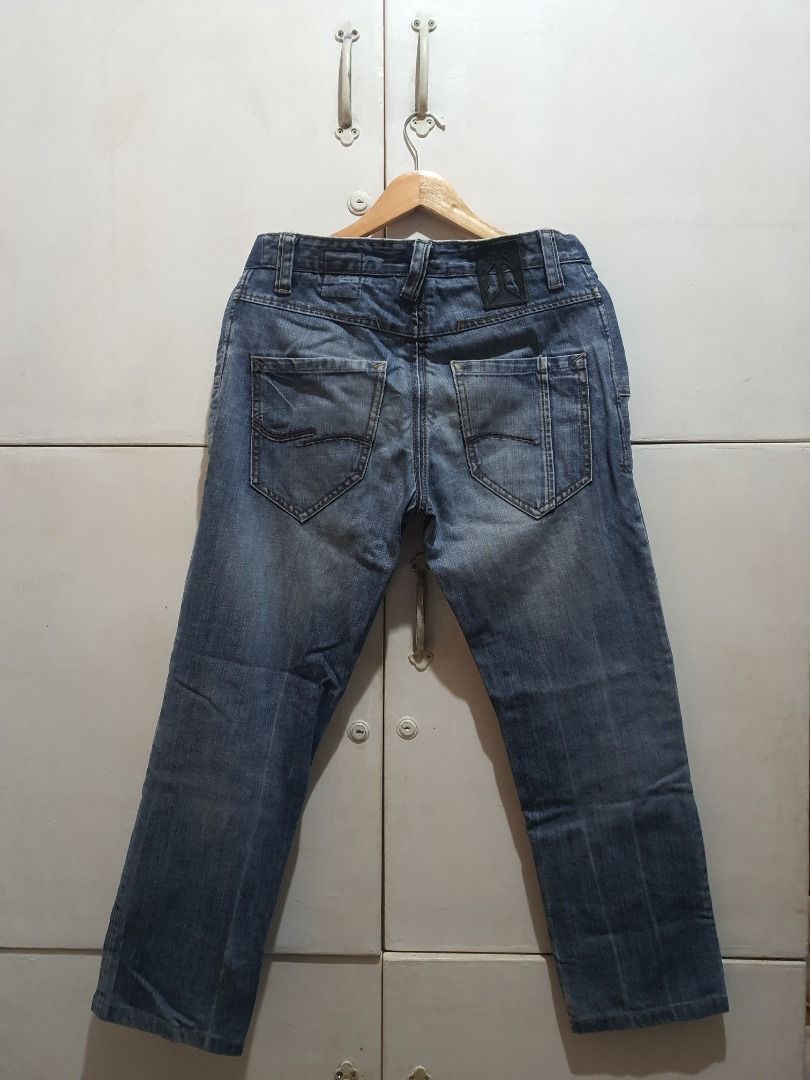 JACK & JONES 'VINTAGE' DENIM JEANS (Category: Jeans) located in Manila. Submitted by ako.si.lemmor (Listing ID 1462310016, Image 2). Description: This item is legit but thrifted, manage your expectation. Waist: 30-32in (L) Length: 39in Color rate: 9/10 Issue: Signs of usage Ship at your own cost or pickup Mandaluyong..