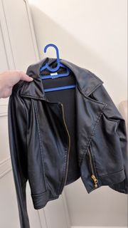 (Category: ) located in . Submitted by prelovedmsyieng (Listing ID 1462273991, Image 1). Description: .