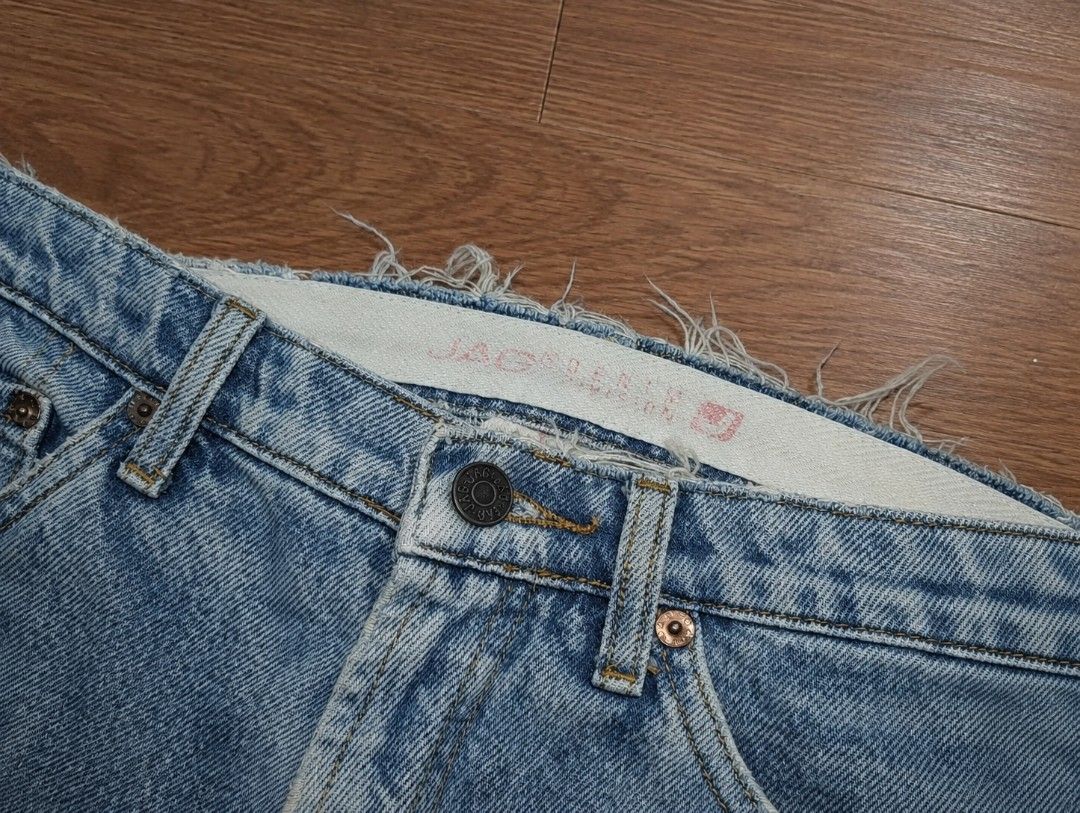 JAG JEANS (Category: Jeans) located in Manila. Submitted by ilovebrentfaiyaz (Listing ID 1462414929, Image 1). Description: - Classic blue denim jeans - Straight leg fit - Frayed hem detail - Button and zip closure - Front and back pockets - Ideal for casual wear.