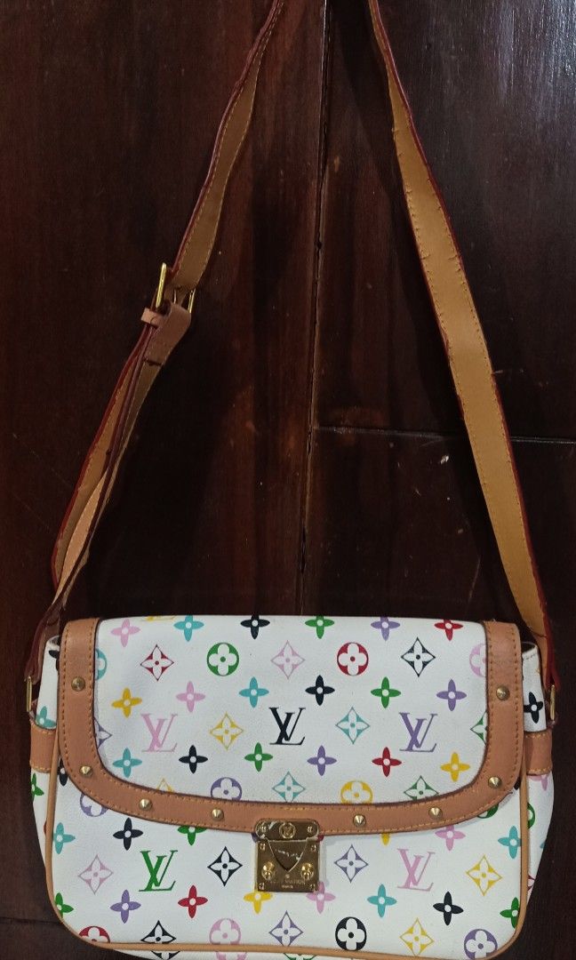 Japan Bags (Category: Luxury Bags & Wallets) located in Iloilo. Submitted by ukaynizoee (Listing ID 1462288335, Image 2). Description: preloved bags from Japan with minor flaw and defect but still USABLE.. perfect for daily personal use.