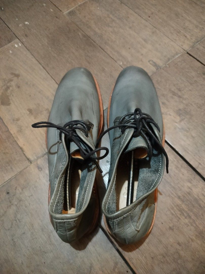 JOHNLAKES WASHED x GOODYEAR Leather Size 42 (Category: Casual Shoes) located in Valencia. Submitted by thriftpingniever (Listing ID 1462286403, Image 2). Description: JOHNLAKES WASHED x GOODYEAR 📌Size 42 📌2 Tone Leather 📌MADE IN PORTUGAL 📌Like new (Need Polish).