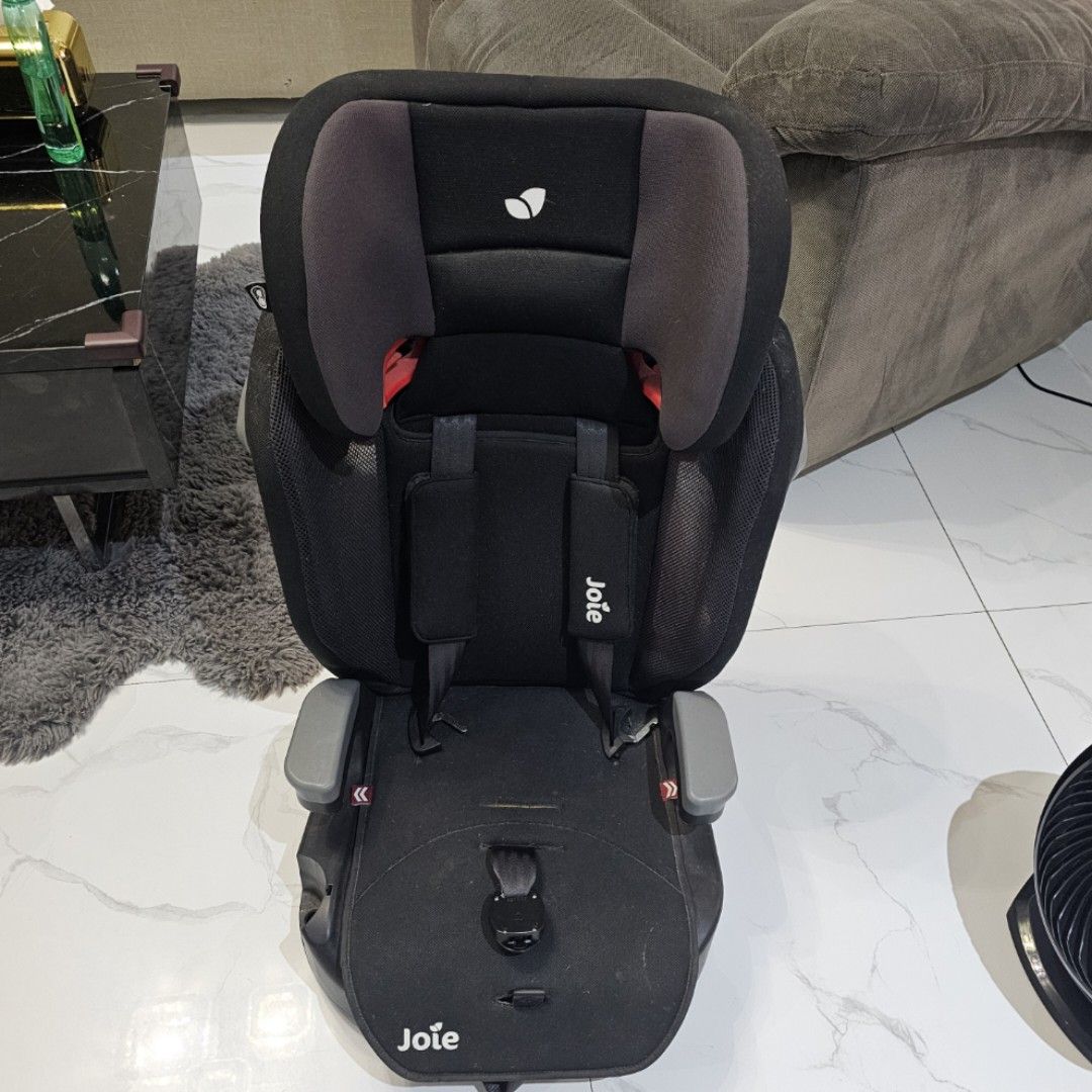 Joie Elevated Booster / Car Seat 🚗👶 (Category: Car Seats) located in Paranaque City. Submitted by saveurdelalumiere (Listing ID 1462279532, Image 2). Description: A safe, comfortable, and grow-with-me car seat built for maximum child protection and long-term convenience. Features adjustable headrest height, padded armrests, and intuitive belt routing guides. ​Brand: Joie ​Color: Charcoal / Black ​Features: ​Multi-position height-adjustable head