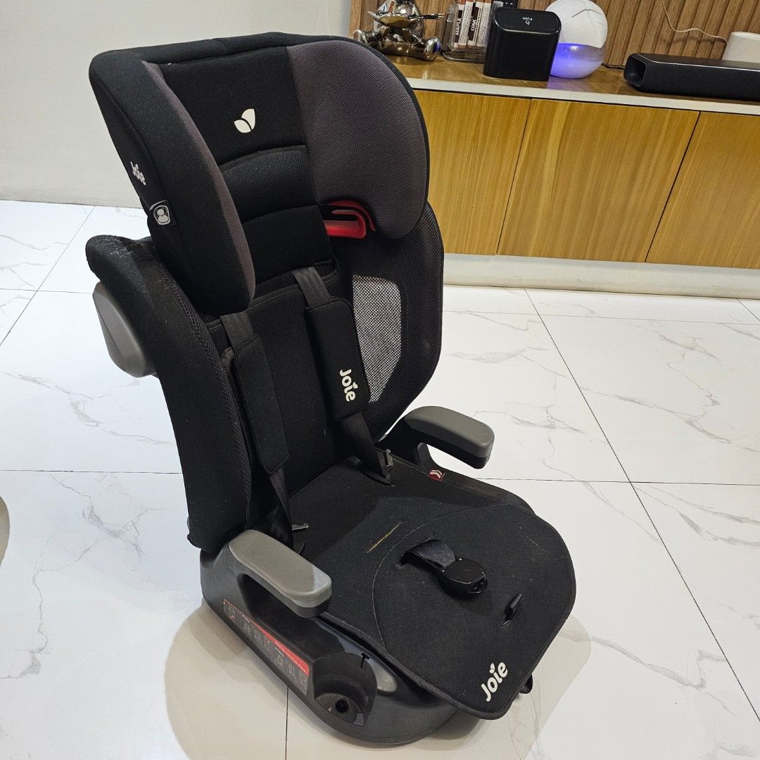 Joie Elevated Booster / Car Seat 🚗👶 (Category: Car Seats) located in Paranaque City. Submitted by saveurdelalumiere (Listing ID 1462279532, Image 1). Description: A safe, comfortable, and grow-with-me car seat built for maximum child protection and long-term convenience. Features adjustable headrest height, padded armrests, and intuitive belt routing guides. ​Brand: Joie ​Color: Charcoal / Black ​Features: ​Multi-position height-adjustable head