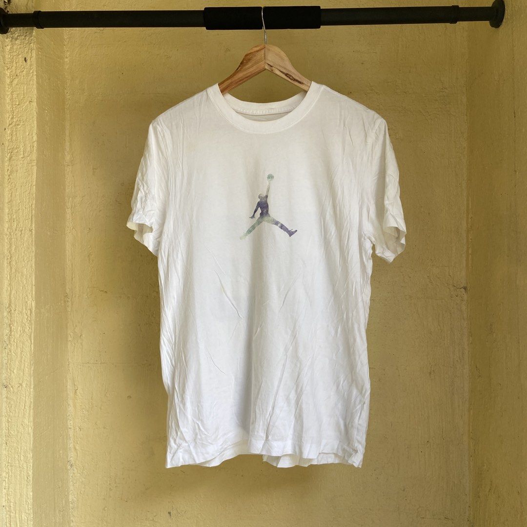 Jordan (Category: Formal Shirts) located in Naga. Submitted by francisgab70672 (Listing ID 1462290285, Image 1). Description: Jordan Good condition No issue Size large No cracks prints.