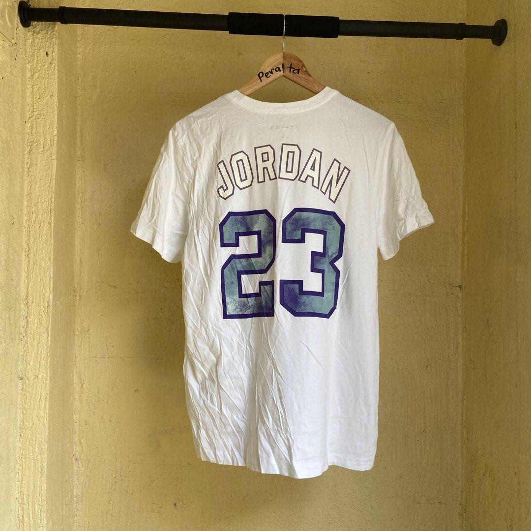 Jordan (Category: Formal Shirts) located in Naga. Submitted by francisgab70672 (Listing ID 1462290285, Image 2). Description: Jordan Good condition No issue Size large No cracks prints.