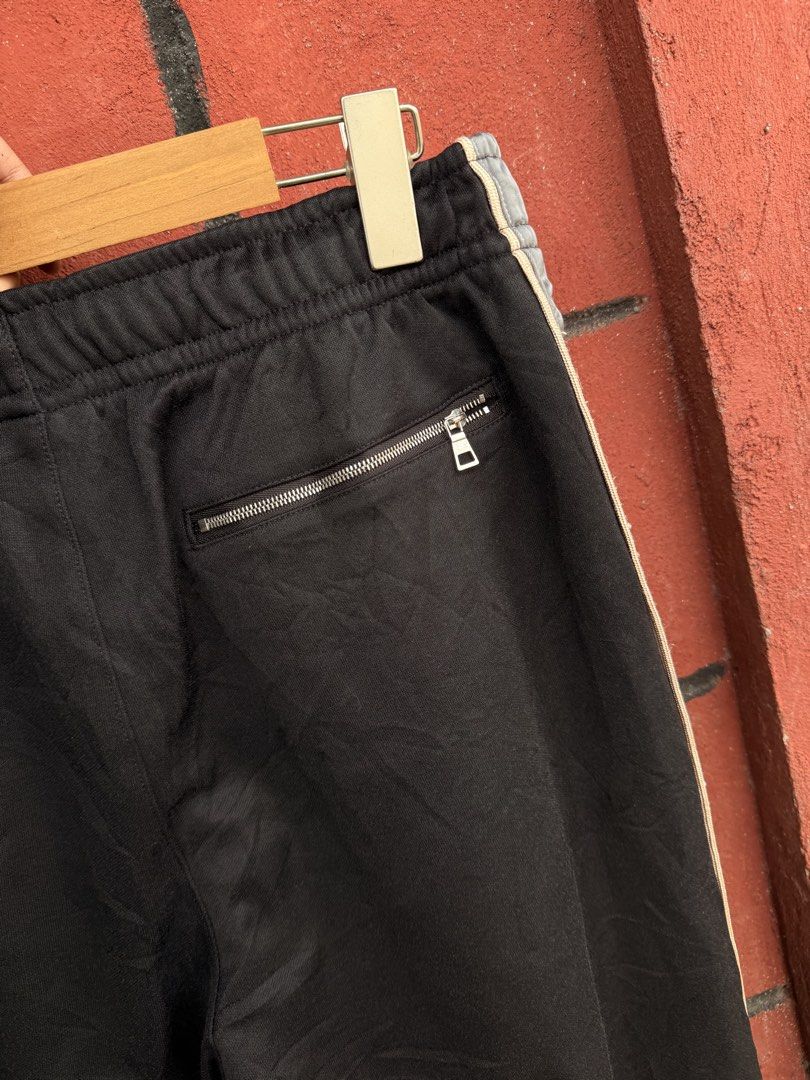 Jordan (Category: Joggers) located in Baguio. Submitted by mardimercredi14 (Listing ID 1462312789, Image 3). Description: 🔥 Air Jordan Dimensions: 32-42*37 Condition: excellent Color Rate: 10 ❌ none.