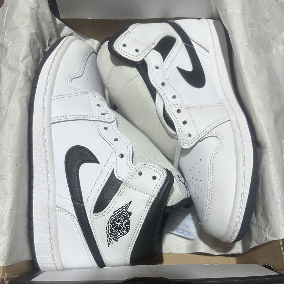Jordan 1 Mid “Reverse Panda” (Category: Sneakers) located in Manila. Submitted by got_loots (Listing ID 1462267224, Image 2). Description: WTS❗️❗️❗️ Authentic Jordan 1 Mid “Reverse Panda” BNDS Size:8US Mens (9.5wmns) ₱3, 200 Only.