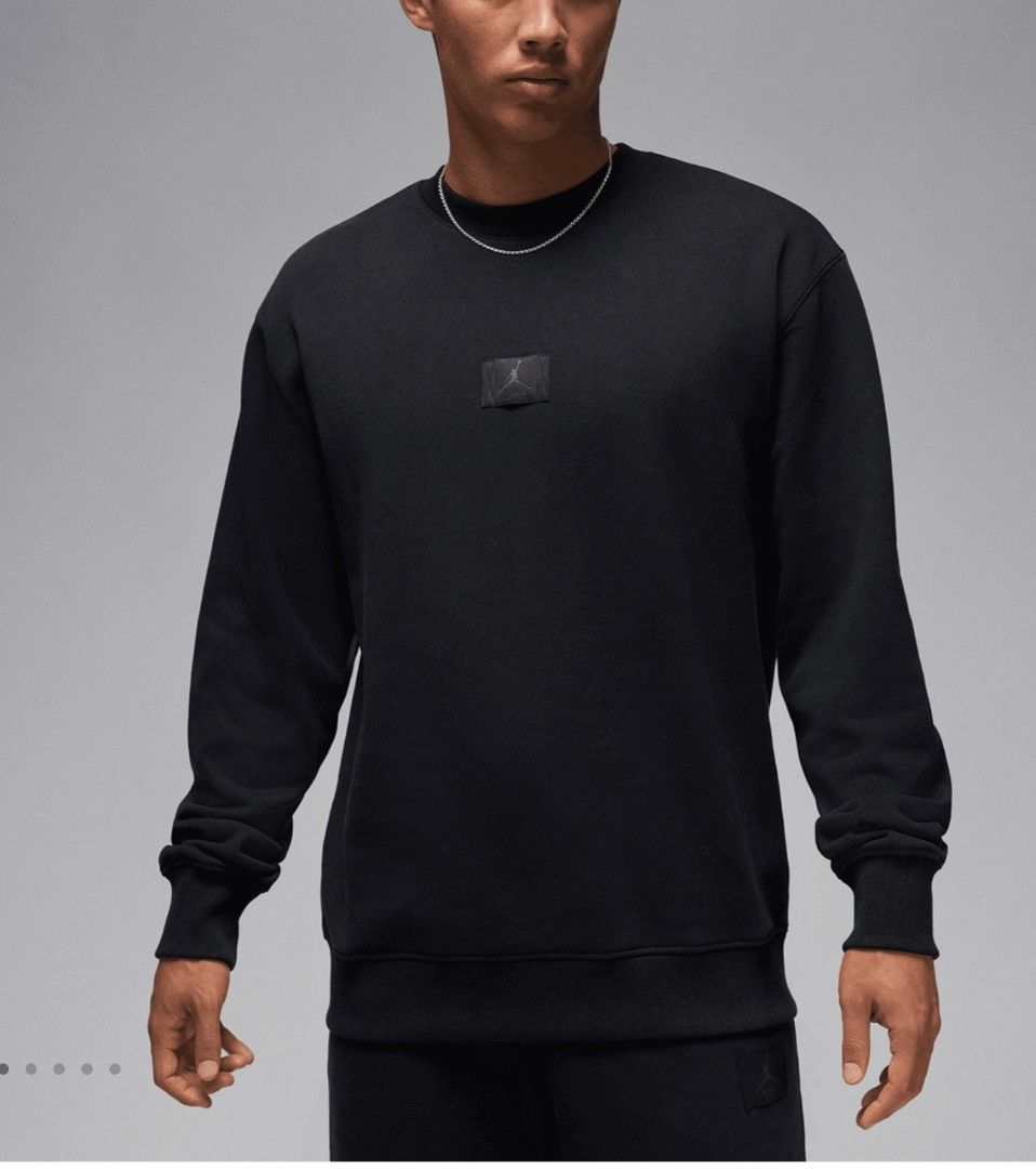 JORDAN CREWNECK SWEATSHIRT (Category: Coats, Jackets and Outerwear) located in Caloocan City. Submitted by wewearworn (Listing ID 1462364474, Image 1). Description: XL Best Fit 25 x 29 Excellent very minimal fade sa necktip (di halata) 9.5/10 Color Rate.