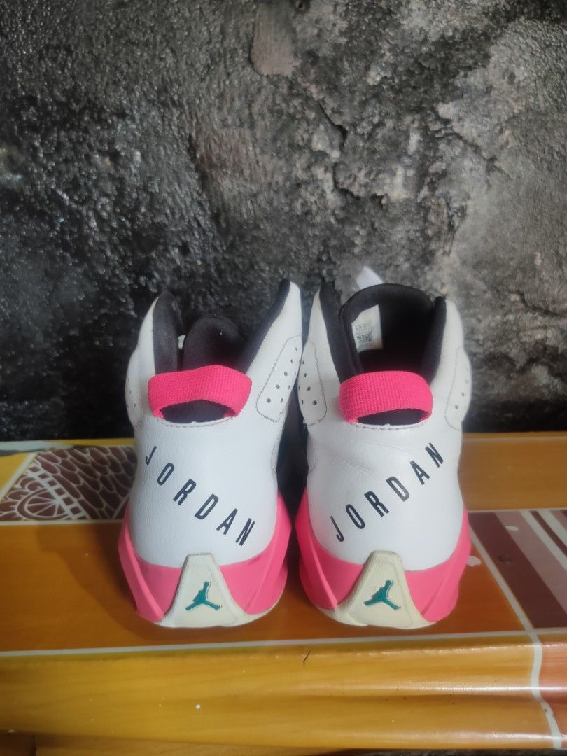 Jordan lift off shoes (Category: Sneakers) located in Daet. Submitted by thriftnidiegz (Listing ID 1462291362, Image 2). Description: no sole sep with minimal sign of use minimal heel drag size 7.5 us mens.