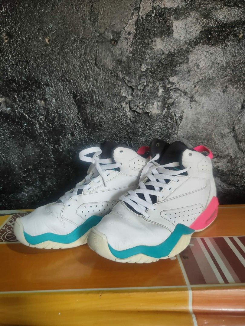 Jordan lift off shoes (Category: Sneakers) located in Vinzons. Submitted by khasanche43622 (Listing ID 1462396279, Image 1). Description: No sole sep With minimal sign of use Minimal heel drag Size 7.5 us mens.