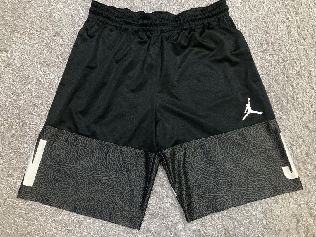 JORDAN men’s short (Category: Shorts) located in General Santos City (Dadiangas). Submitted by amorhesthrift (Listing ID 1462384847, Image 2). Description: Size-Large on tag Dimes- W32-38 L20.5 .